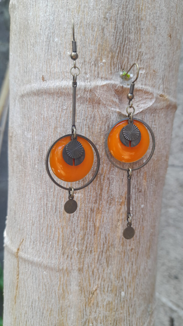 Boucle d'oreille-Bronze-modèle-Décalé-Collection-Albane-émail-Orange